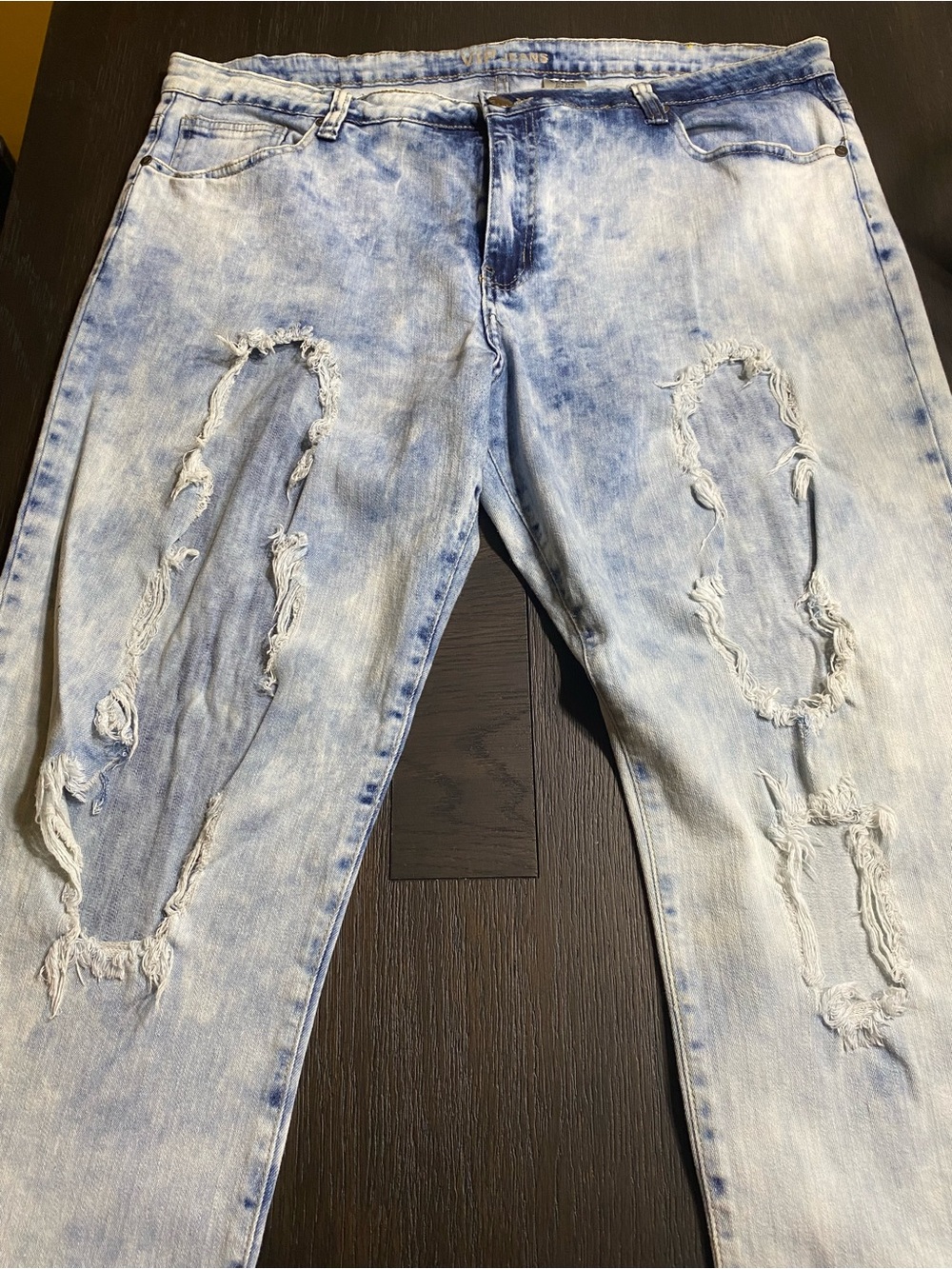 Women’s Light Acid-Wash Distressed Jeans - Light Blue